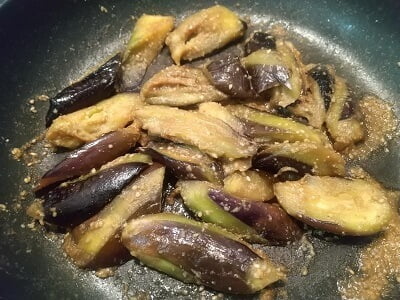 フライパンで良く焼き調味料を入れて煮詰める