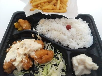 からあげ専門幸の鶏のチキン南蛮並とポテトLの写真