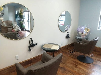 サロンヴィージーの右のイスの写真