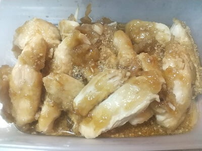 盛り付けて上から合わせた甘酢調味料をかける