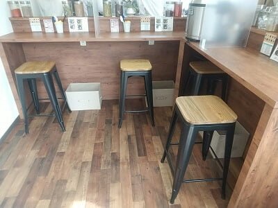 チョビカレーのイートインカウンターの写真