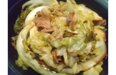 フライパンに戻し豚肉と調味料も入れて煮詰める