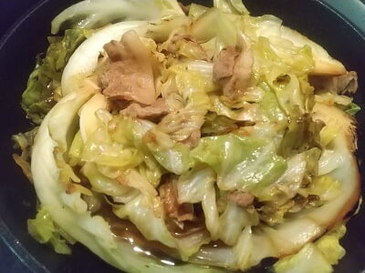 フライパンに戻し豚肉と調味料も入れて煮詰める