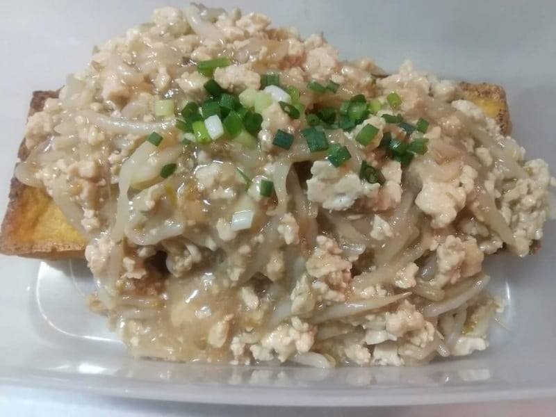 Sprinkle the green onions over the fried tofu