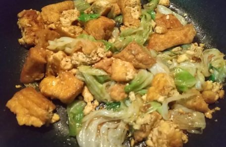 合わせ調味料を入れ強火で手早く炒める