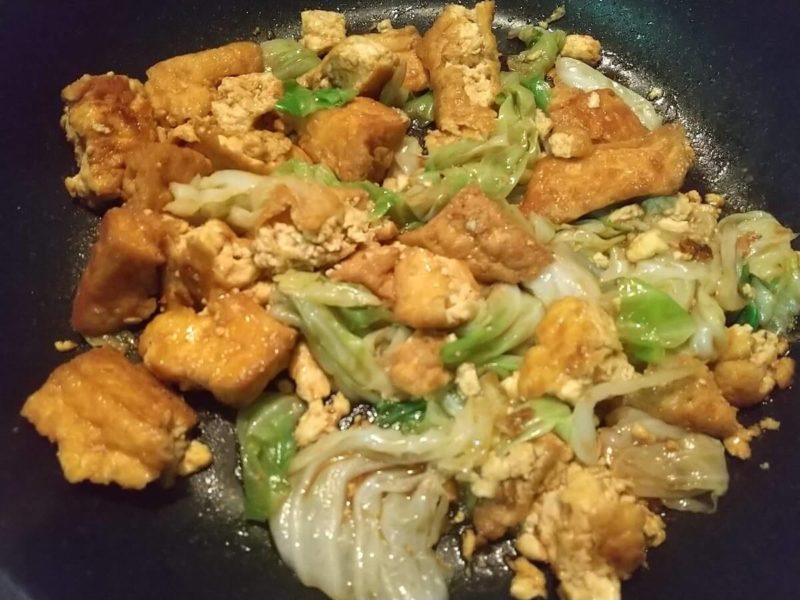 合わせ調味料を入れ強火で手早く炒める