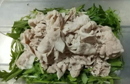 上から好みの味をつけて食べる