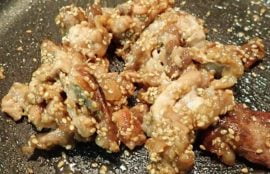 Add seasoning and entangle the broth.