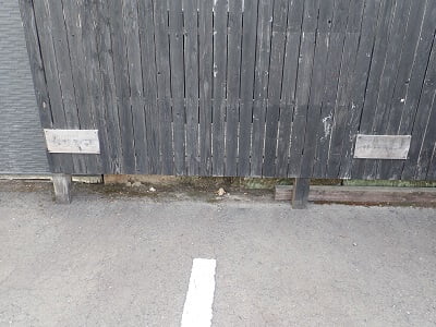 まんぷくクッキーササヤマ時計店前テント販売の横の駐車場を近寄って確認