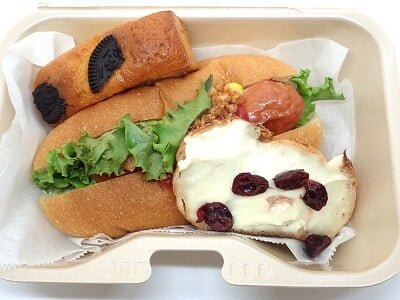 まんぷくクッキーササヤマ時計店前テント販売のランチBOX2の写真