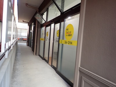 チョコザップ谷山店の横に入口がある