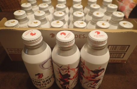 オトナリでカフェラテが来た